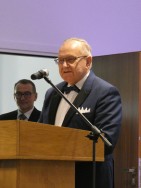 Uroczysta promocja "Biograficznego leksykonu autorów, artystów i twórców Ziemi Dobrzyńskiej", Rypin dnia 25 IV 2025 r. Liczne podziękowania składane przez Autora osobom, którze przyczyniły się do powstania dzieła oraz uświetniły uroczystość.
