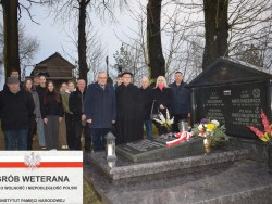 1 III 2025 r. - Narodowy Dzień Żołnierzy Wyklętych (Niezłomnych). Na grobie por. Teofila Jurkiewicza (1925-2009) z Głęboczka k. Obór uroczyście zostało umieszczone oznaczenie nadane na nasz wniosek przez Instytut Pamięci Narodowej